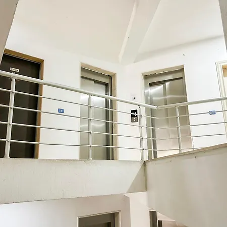 1270 * Durrës